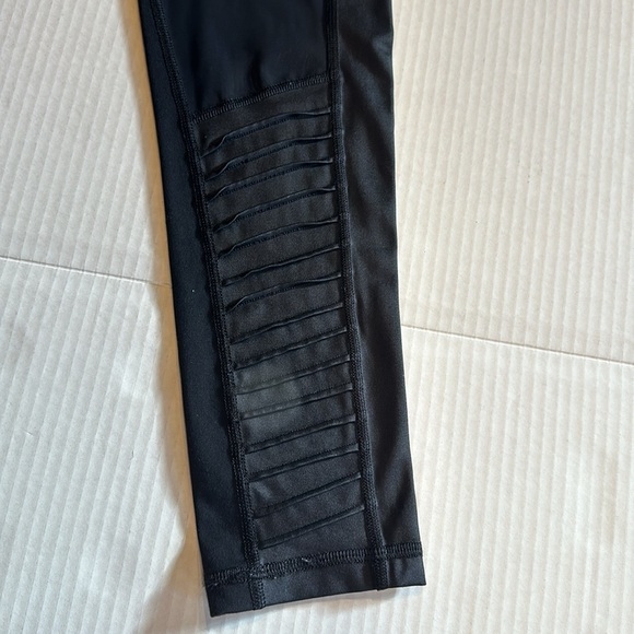 Victorias Secret Sport black leggings with detailed mesh and striping both sides - Picture 9 of 11